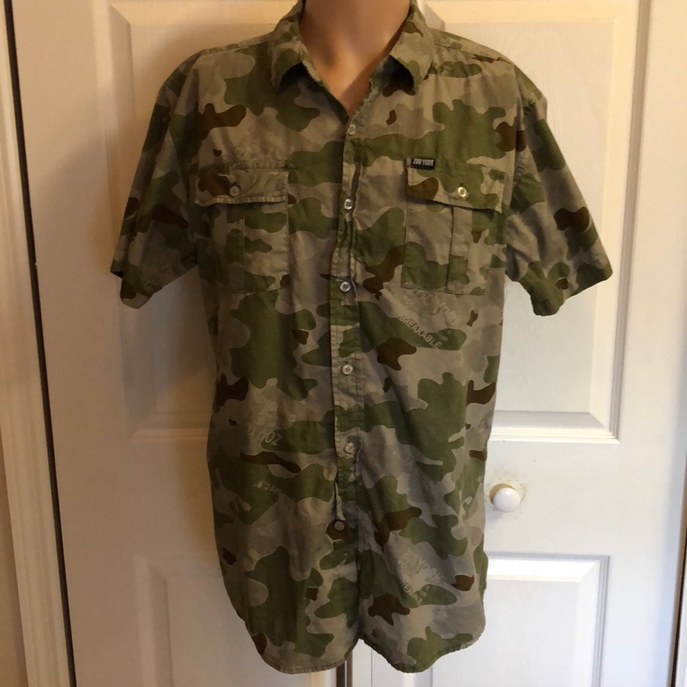 EUC ZOO YORK SIZE L SS BUTTON DOWN SHARING